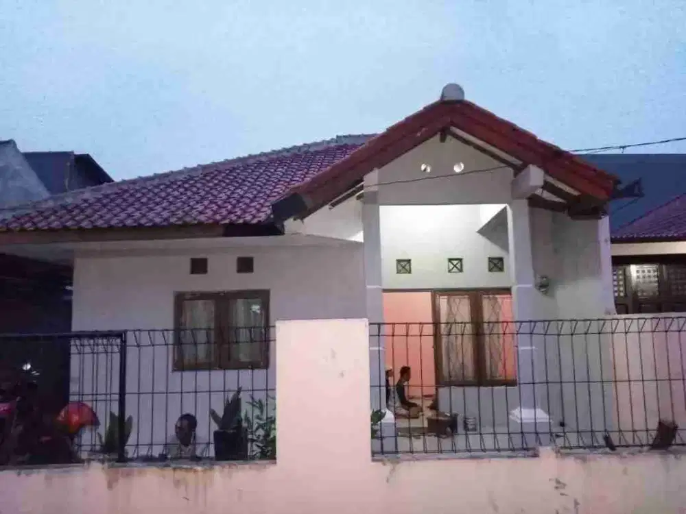 Dijual rumah tanahnya luas banget harga 865 juta nego di Depok Timur