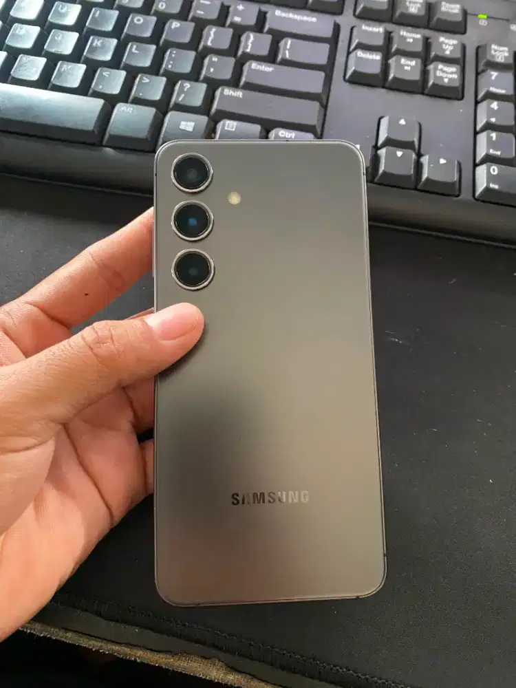 Samsung S24 basic 8/512gb