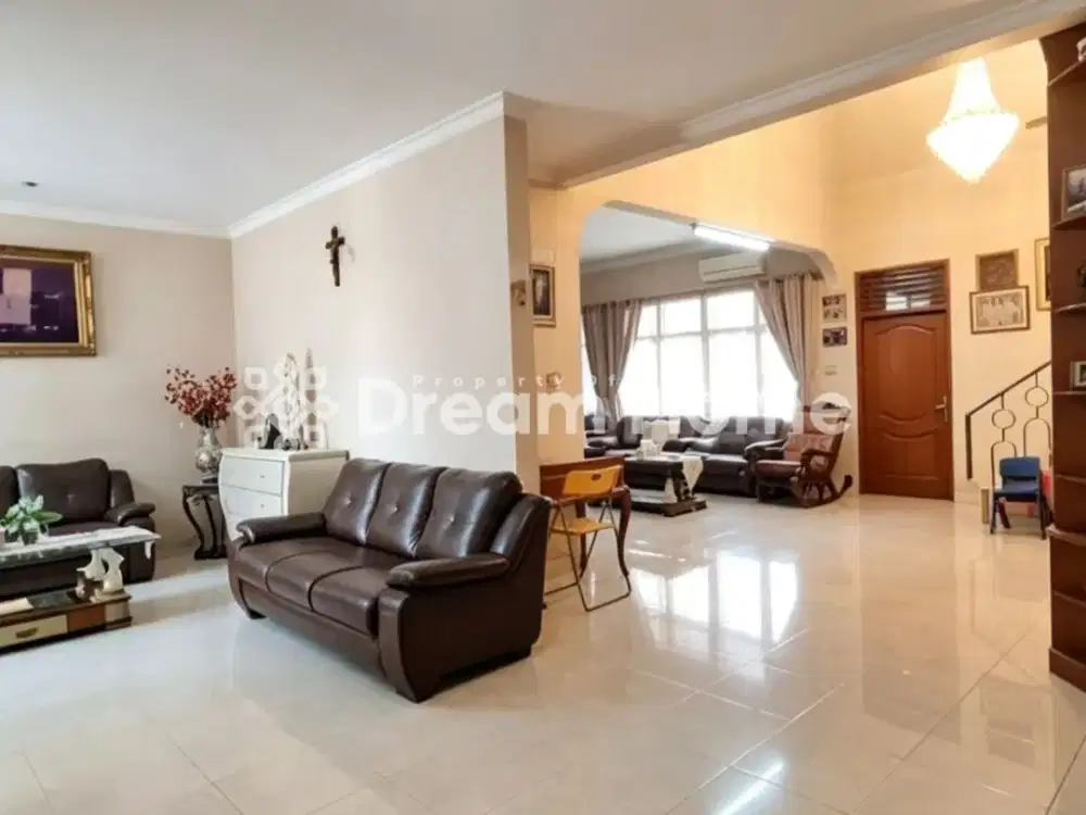 Rumah 2 Lantai Semi Furnish di Modernland Tangerang