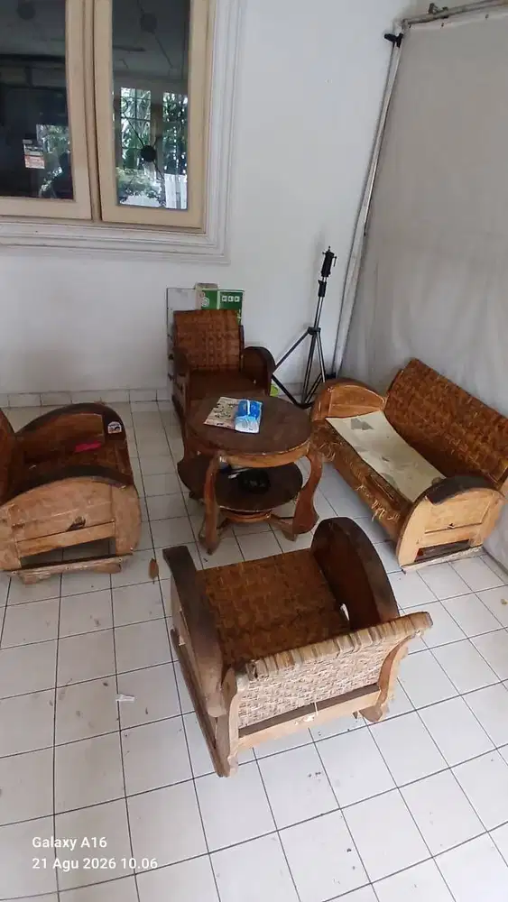 Set Kursi Tamu Rotan Vintage - Butuh Restorasi / Dijual Apa Adanya