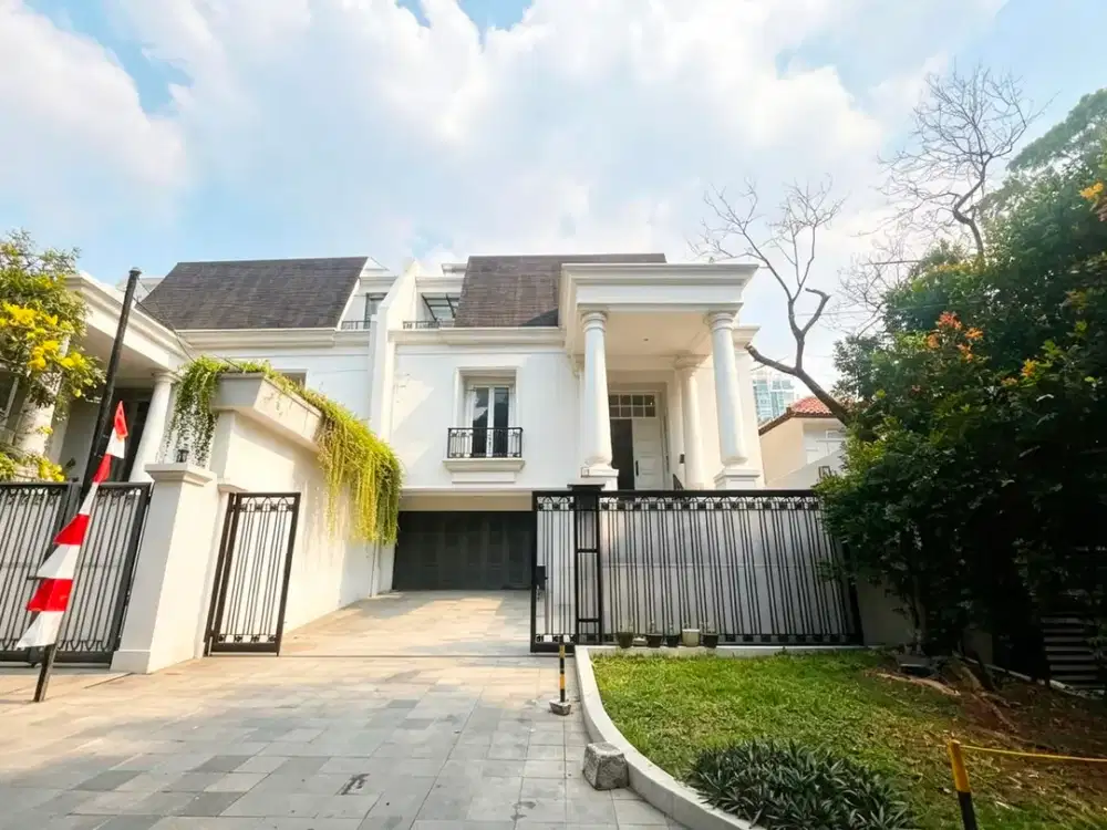 Brandnew House 3 lantai di Kebayoran Baru