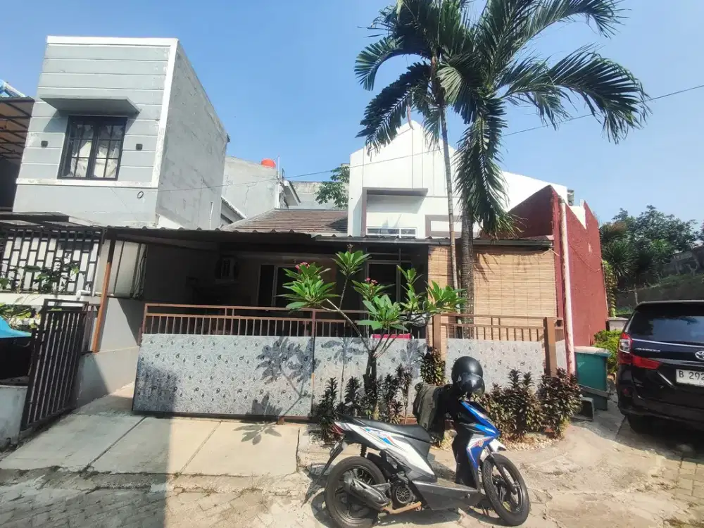 Rumah Terawat 10 Menit ke Stasiun Depok Siap KPR Hadap Selatan J-54878