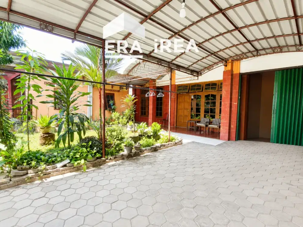 DISEWAKAN RUMAH 2 LANTAI FULL FURNISHED DI COLOMADU DEKAT RM TAMAN SARI