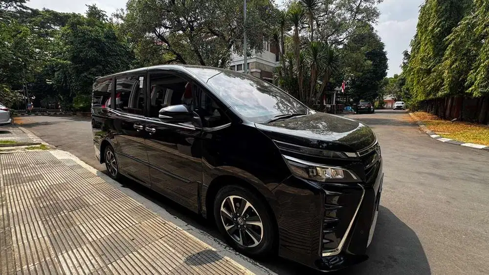 Jual Toyota Voxy 2.0 CVT 2019