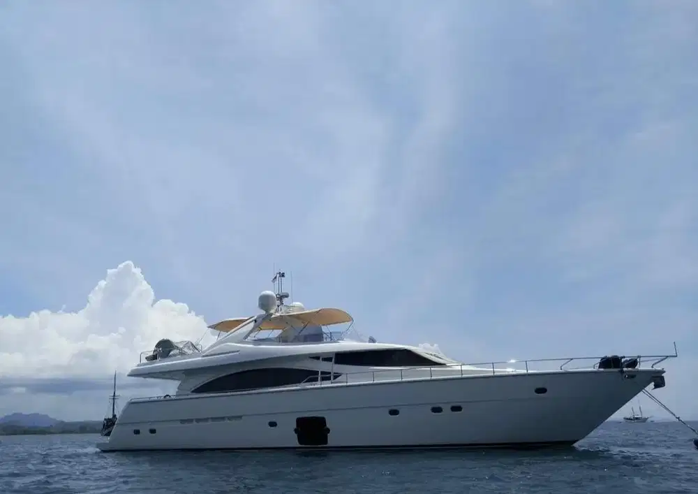 Kapal pesiar Speed boat Yatch prferretti 830