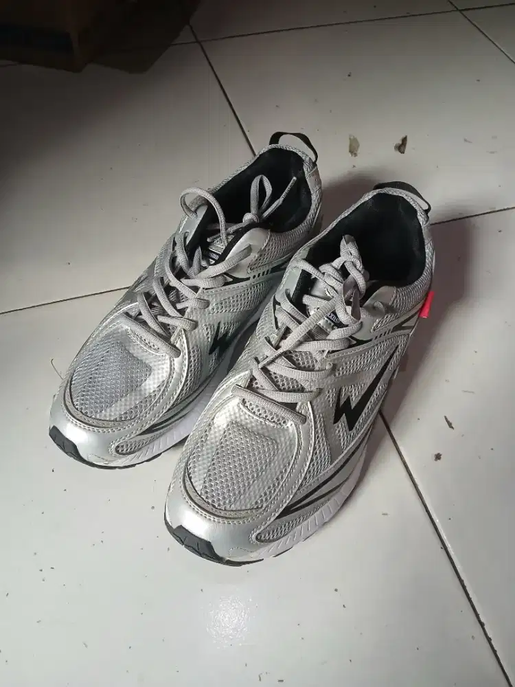 Sepatu EAGLE size 43