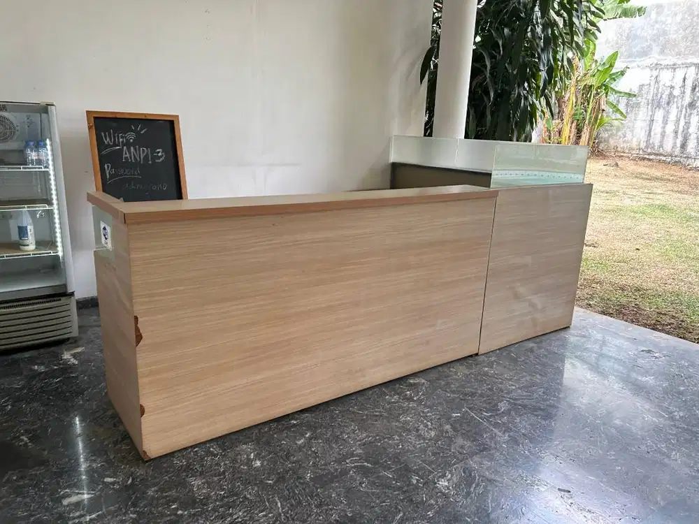 Bar Minimalis Kayu Terawat – Siap Pakai untuk Usaha