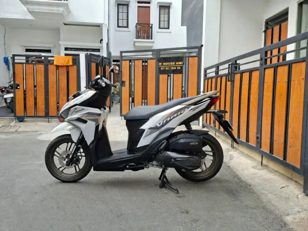 Honda Vario 125 Gen 2 Keyless CBS ISS MULUSSS Pajak Panjang
