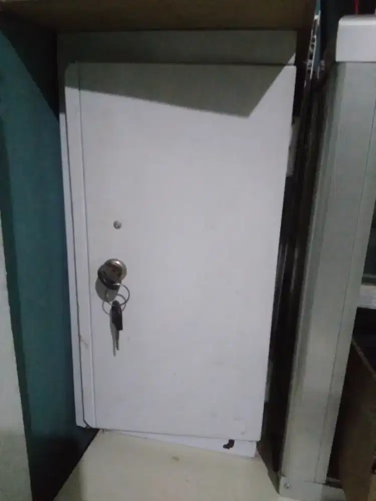 Lemari besi double pintu 40x20x20cm