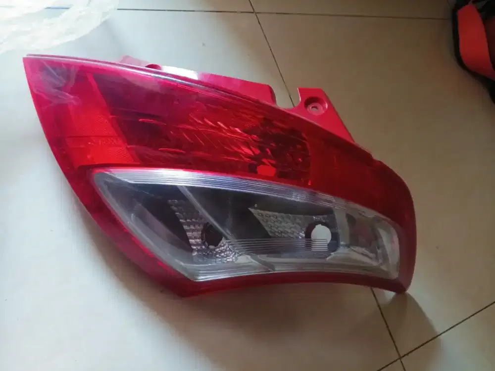 Lampu belakang mobil Suzuki Swift GX Gen 2 (2012-2016)