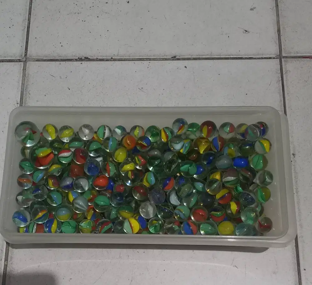 Kelereng/Gundu,O8I3IO755OOO,mainan anak,ada 3OOsan,murah cuma25rb/NET.