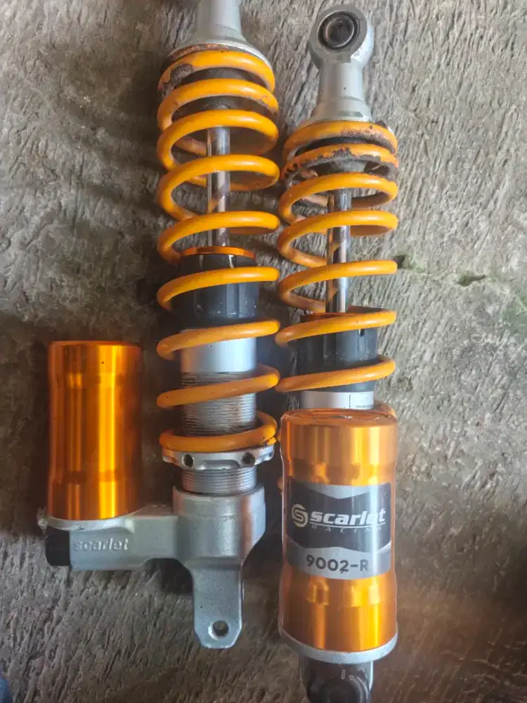 Sokbreker belakang nmax old. Merek scarlet. Tabung