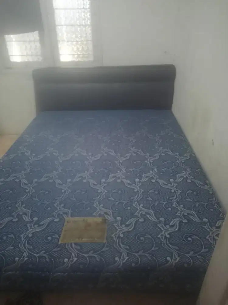 Dijual tempat tidur