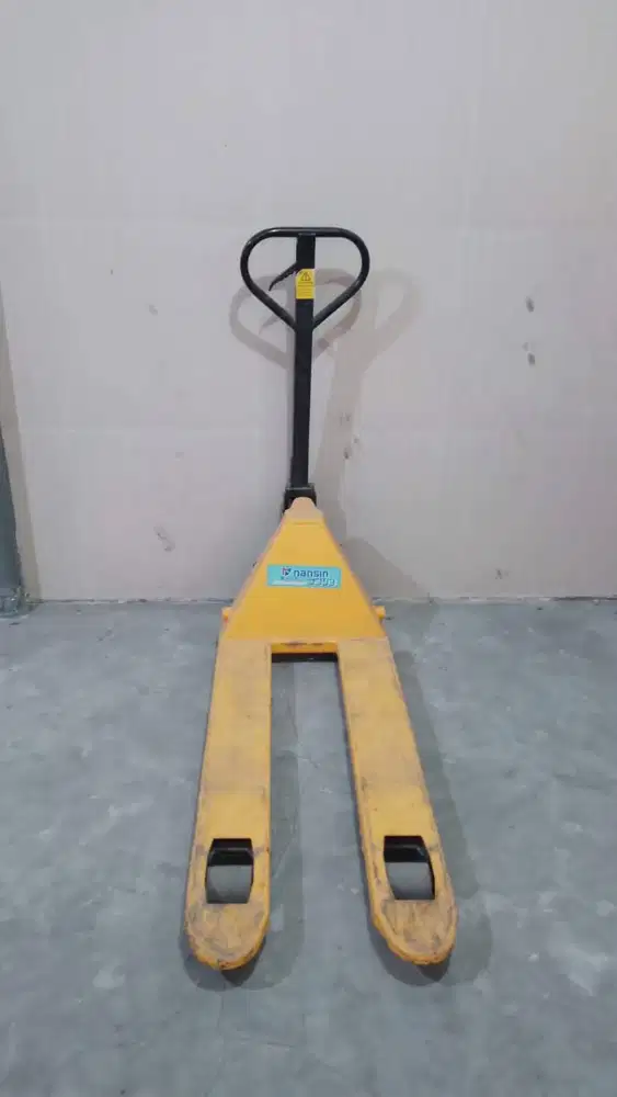 Handstacker dan hand palet