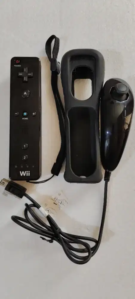 WTS - Satu Set Wii Remote + Nunchuk Original Japan (Kondisi Istimewa)