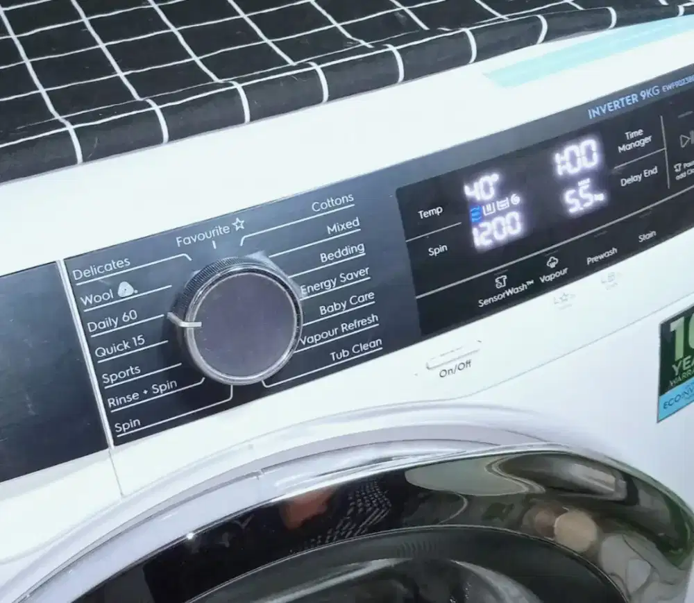 Jual cepat Bu Mesin cuci frontloading Electrolux kap 9kg model baru