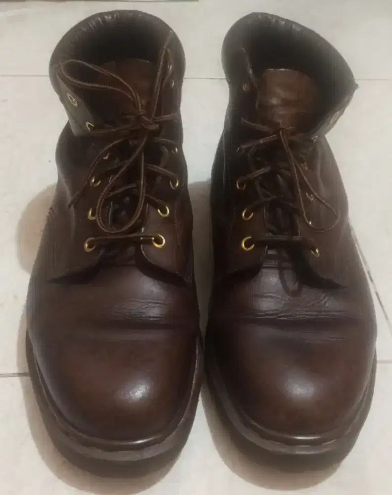 DR.MARTENS Saxon Crazy Horse