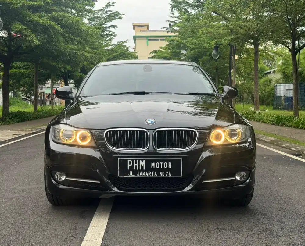 BMW 320i E90 2.0 LCI A/T 2011 Last Edition. Low Km 46Rb Tangan pertama
