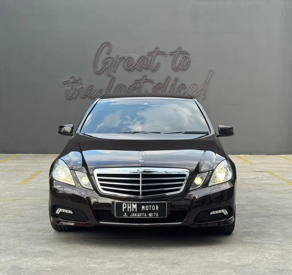 Mercedes-Benz E250 Avantgarde 2010 Burgundy Low Km 41 Miles istimewa