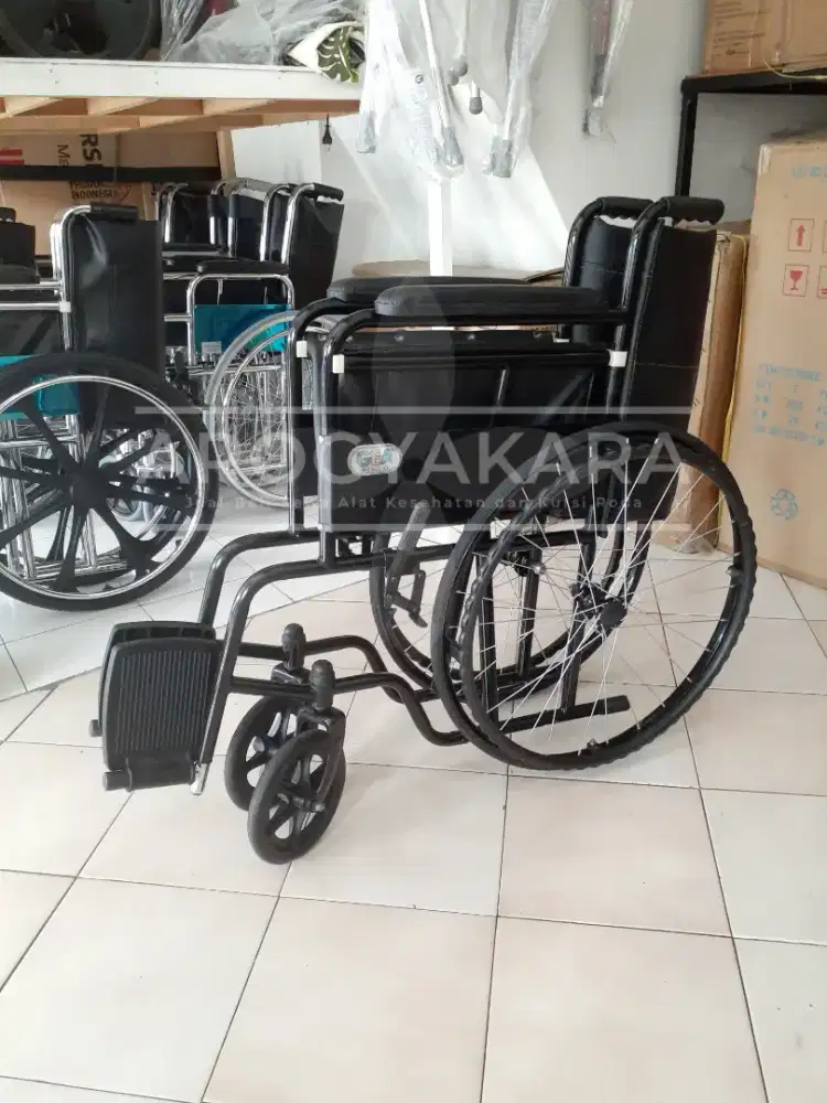 Kursi roda standart bekas