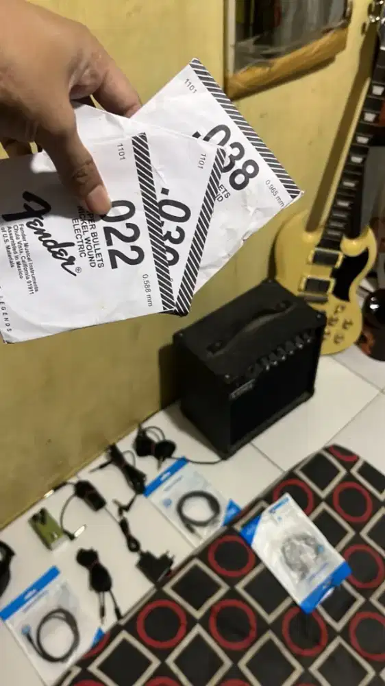 Gitar listrik, gitar elektrik,ampli, amply Dijual fullset nominus