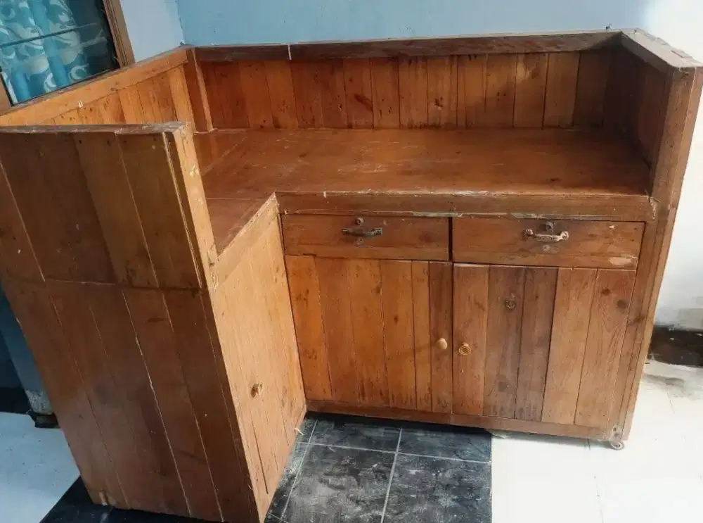 dijual lemari kayu /gerobak
