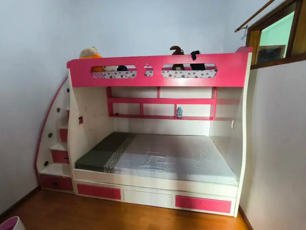Tempat tidur tingkat 3