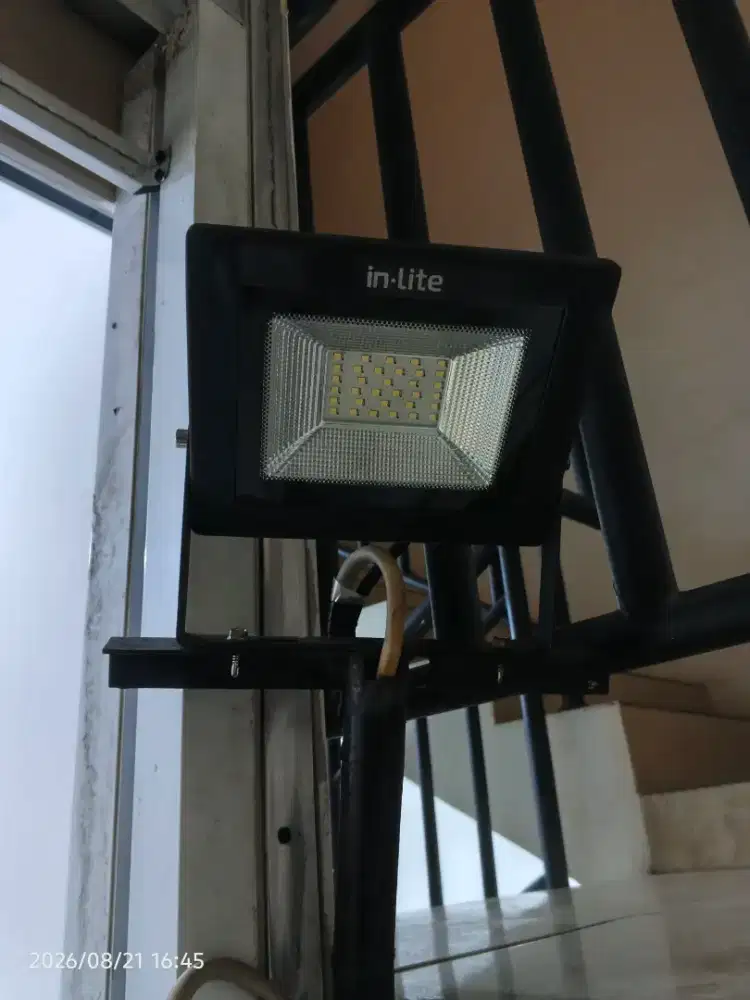 JUAL LAMPU SOROT LENGKAP DENGAN STAND RANGKA BESI SECOND