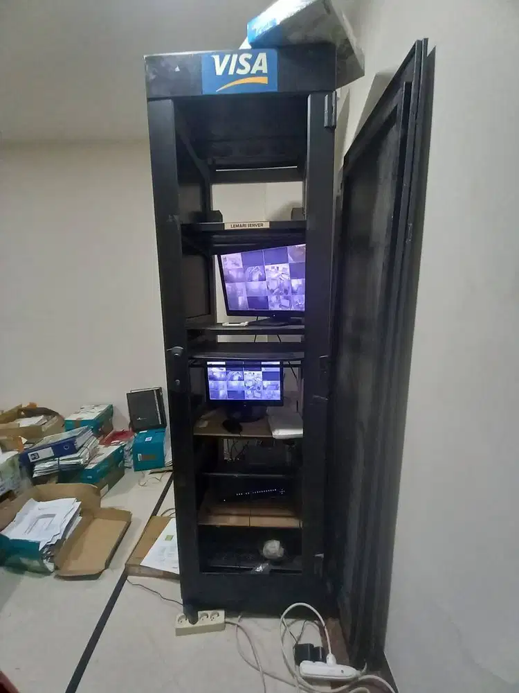 Server Rack Cabinet / Lemari Server Robust Upright – Kondisi Mulus