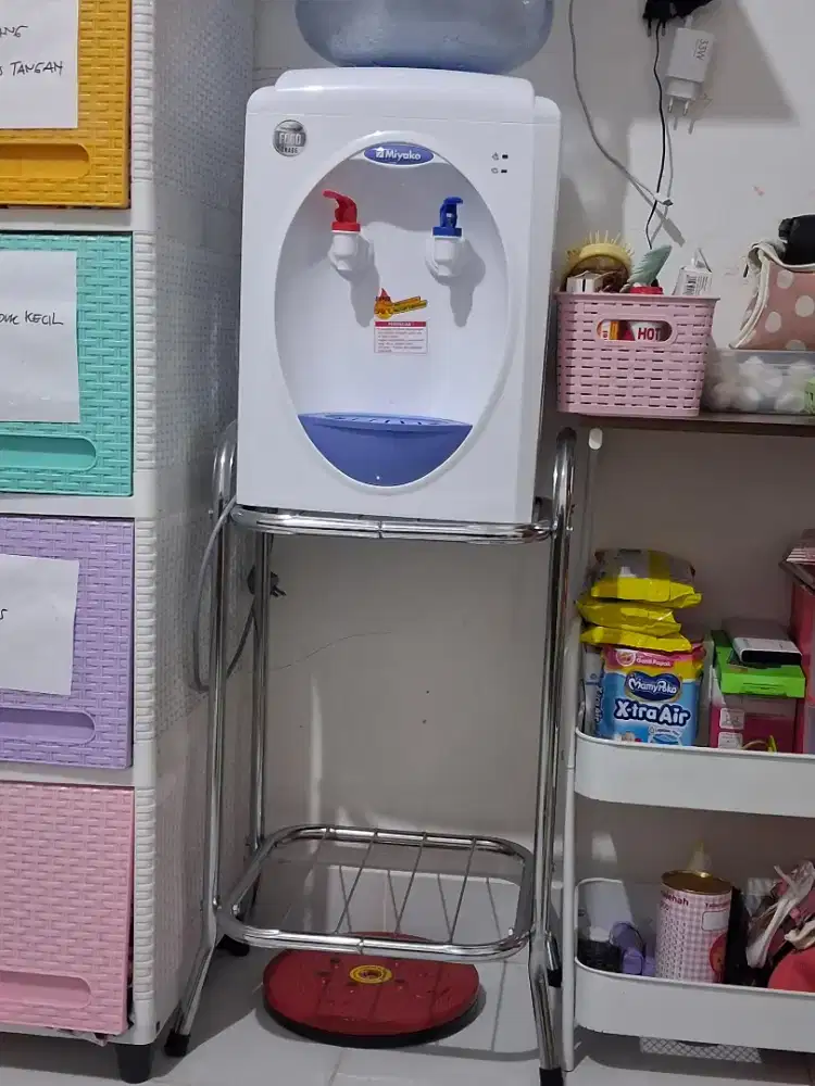 Dispenser dan rak dispenser