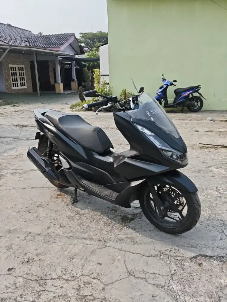HONDA PCX 2021 HITAM