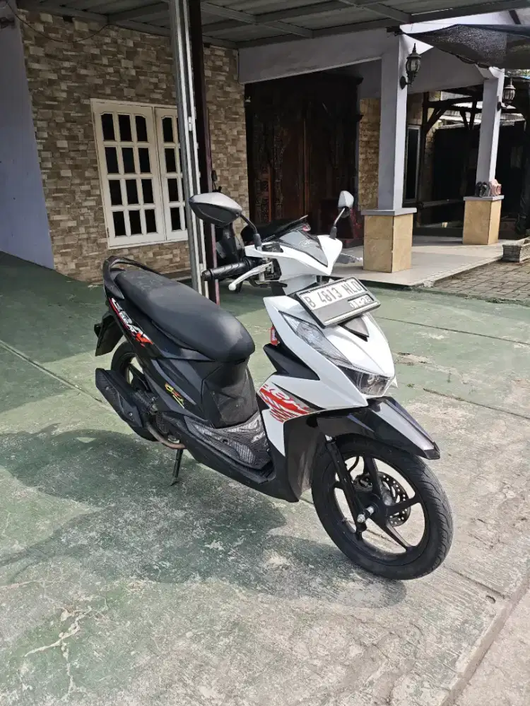 HONDA BEAT 2022 PUTIH