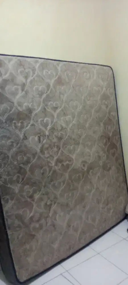 Kasur lipat dan kasur springbed kondisi masi bagus yuk ditawar