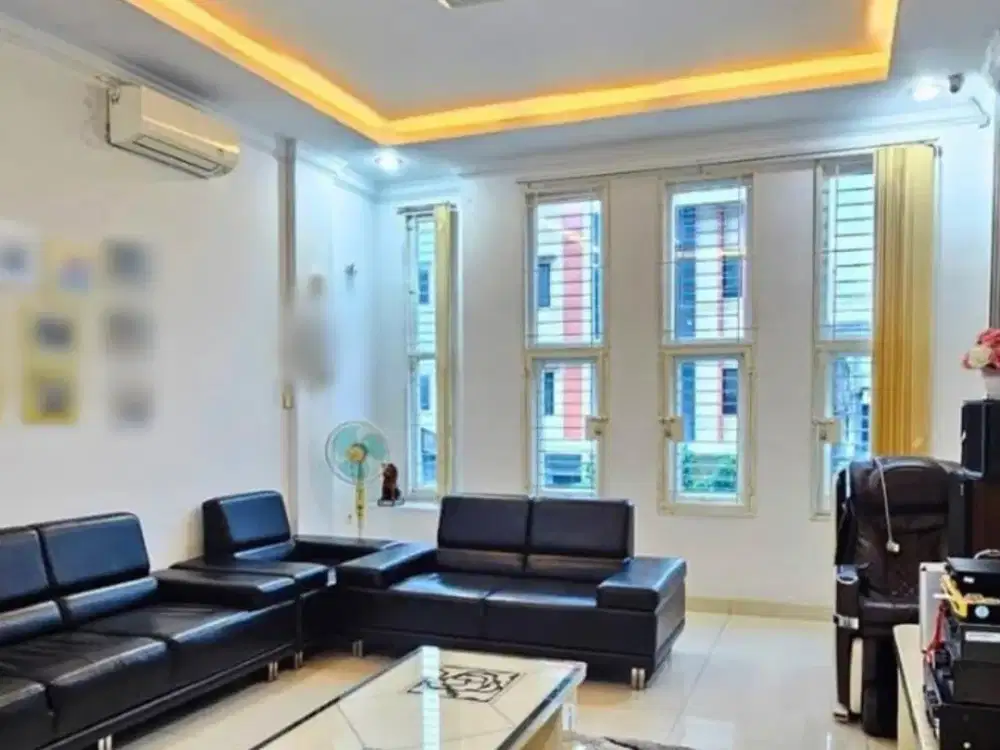 DIJUAL RUKO 3,5 LANTAI SIAP HUNI DI INTI KOTA – SHM + FULL PERABOT!