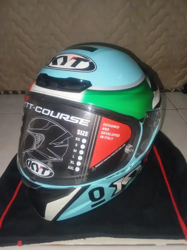 Dijual Helm pribadi KYT TT Course Leopard 
Kondisi mulus no minus oke