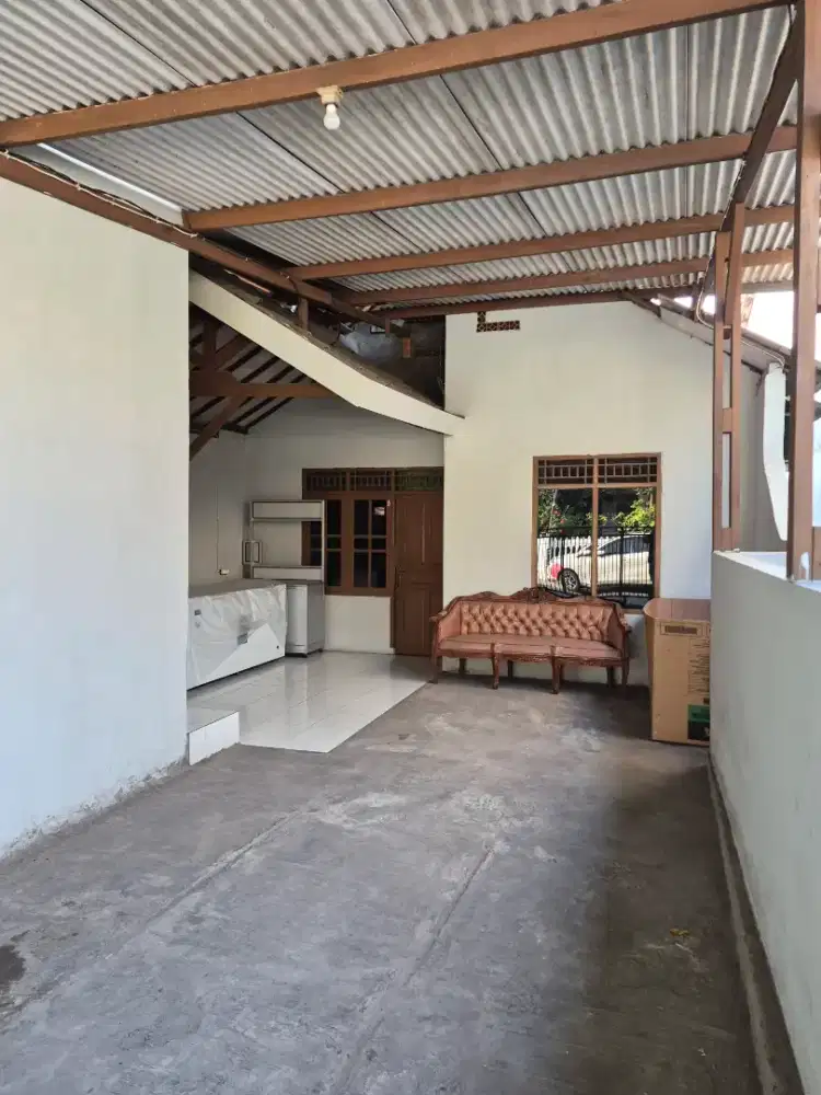 Rumah Strategis Belakang Masjid Agung Karawang