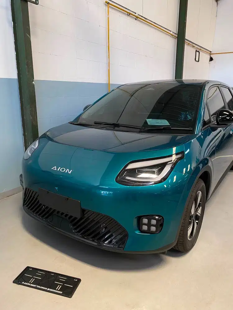AION UT PREMIUM MOBIL LISTRIK PREMIUM HIJAU EMERALD
