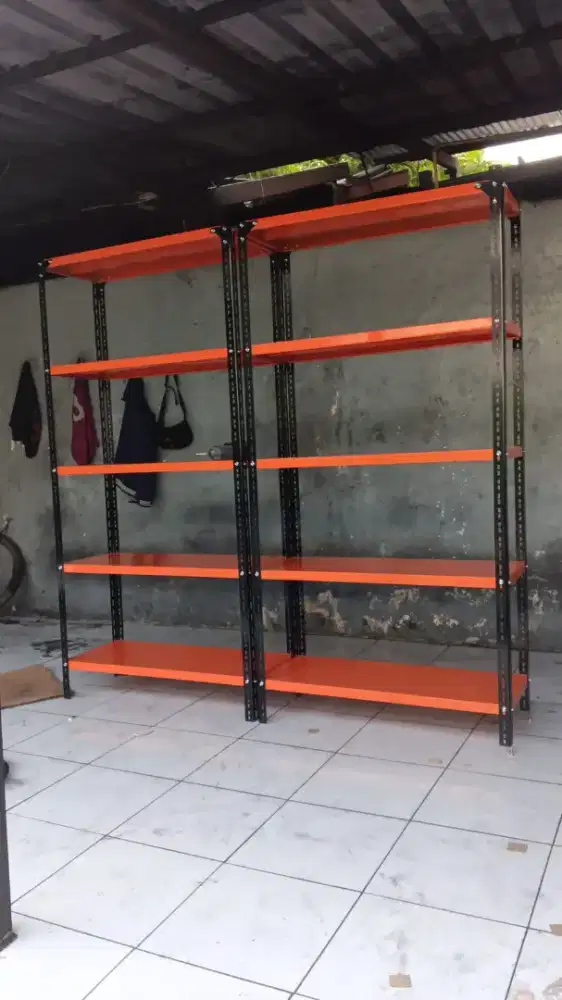 Rak besi siku lubang
