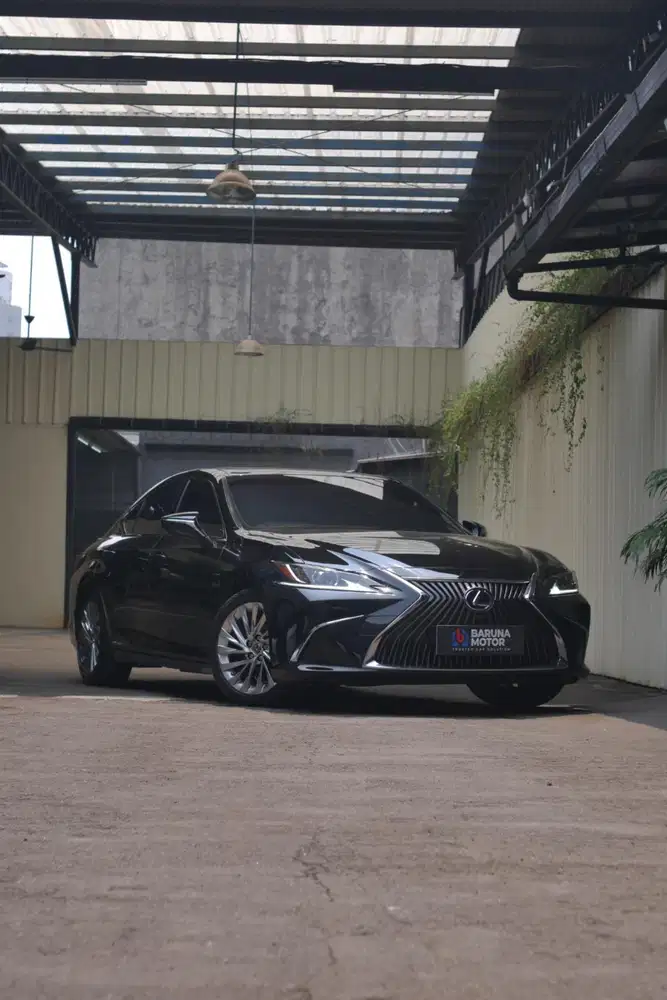 [ KILOMETER 5RB ] LEXUS ES300H ULTRA LUXURY 2019