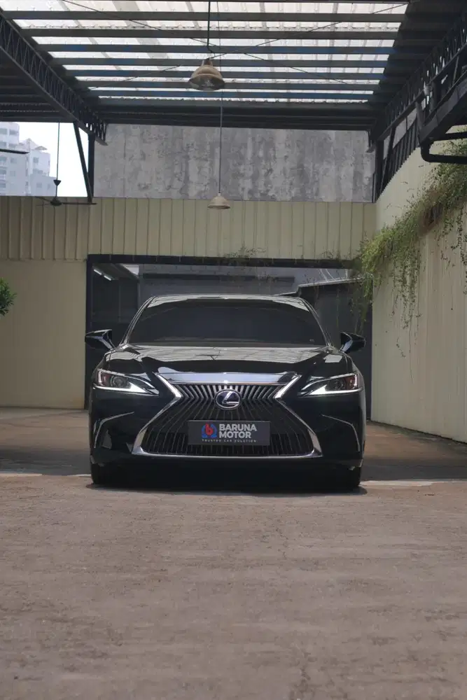 [ KILOMETER ANTIK ] LEXUS ES300H ULTRA LUXURY 2019