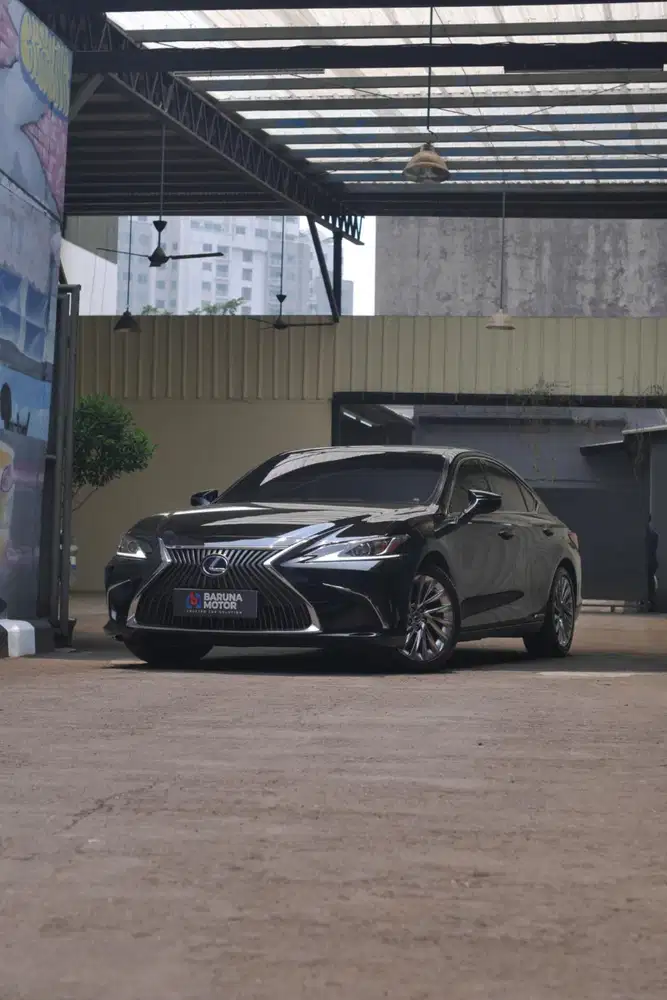 [ KILOMETER 5RB ] LEXUS ES300H ULTRA LUXURY 2019