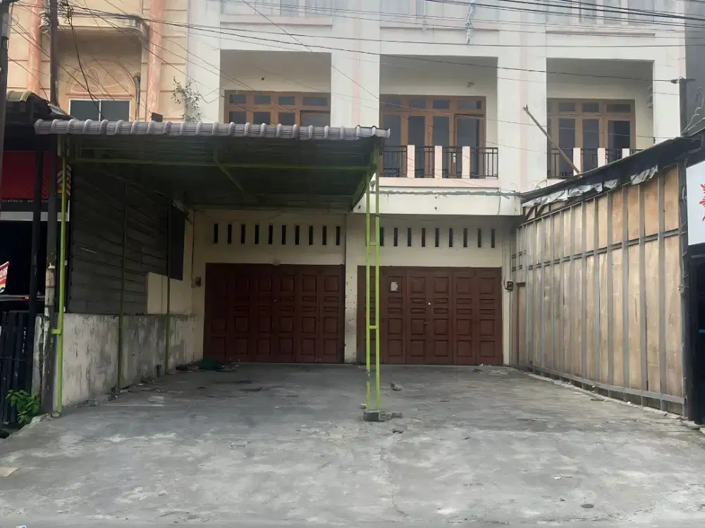 RUKO GANDENG PINGGIR JL AMALIUN – SIAP HUNI, COCOK UNTUK USAHA