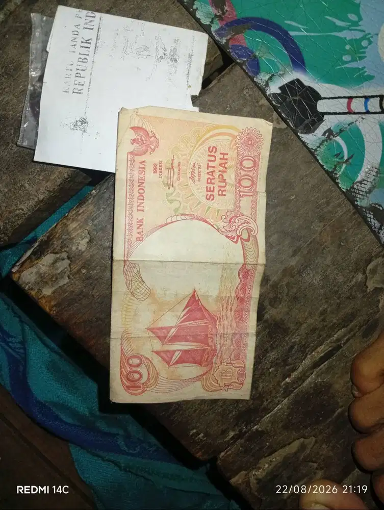 Dijual uang 100Rupiah Pinisi sama uang 100Rupiah rumah gadang