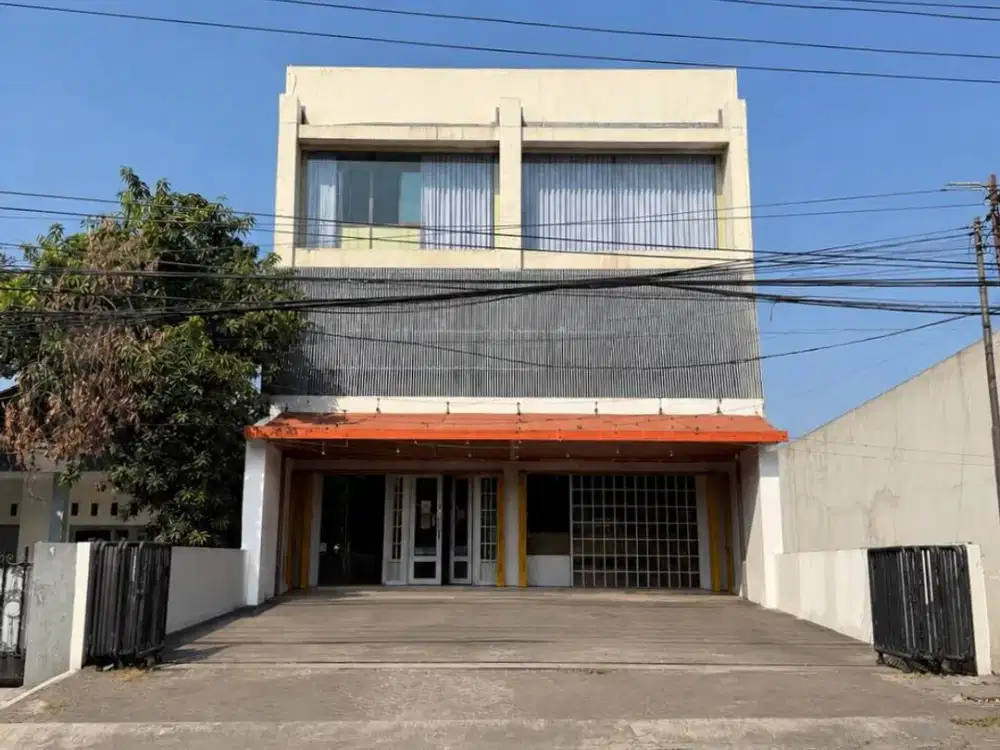 Jual cepat - Bangunan usaha 3 lantai di Pucang Anom Timur INCLUDE LIFT