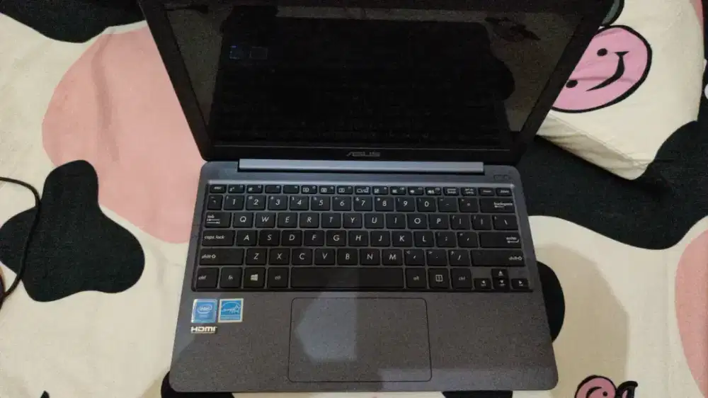 Asus e203mah ram 2gb ssd 256gb