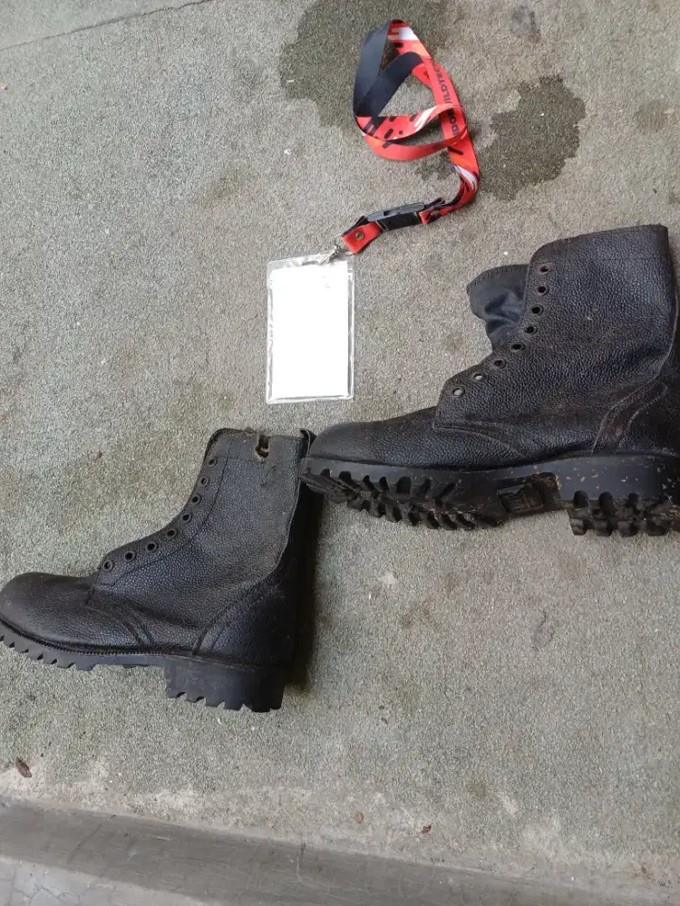Sepatu Boots Hitam Size 42