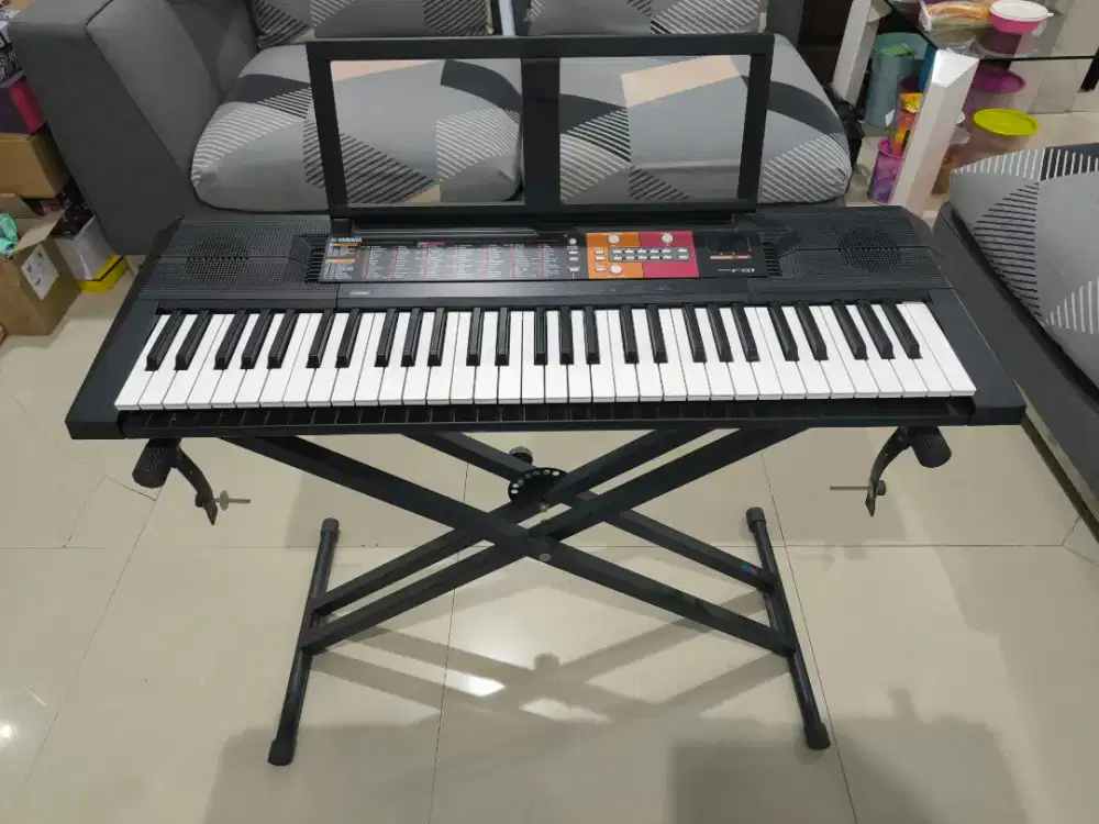 Keyboard YAMAHA PSR F51 kondisi masih seperti baru