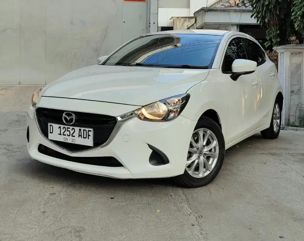 MAZDA 2 S SCYACTIV 1.5 AT 2014/2015 KM 85rb RECORD MAZDA BANDUNG