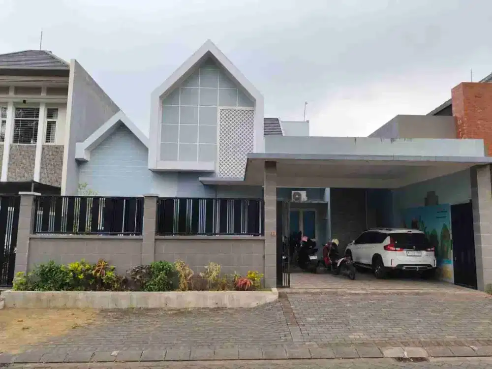 Rumah Premium Nieuw Indie Araya – Harga Khusus Rp3,5 M (Turun dari Rp4 M)

 Nieuw Indie – Araya, Blimbing, Kota Malang Rumah modern dengan lahan luas di kawasan premium Araya.

Cocok untuk:
Hunian keluarga
Kantor
Klinik
Studio Konsultan
Boutique
Office

S