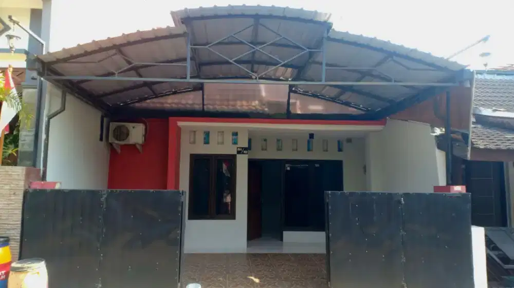 Rumah bersih mungil strategis